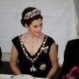  La princesse Mary a fait le choix du noir pour ses tenues du week-end de célébration de la reine. 
 La reine Margrethe II de Danemark était honorée dimanche 15 janvier 2012 par un dîner au palais Frederik VIII à Amalienborg, en point d'orgue des célébrations de son jubilé de rubis, marquant 40 ans de règne. 