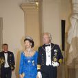  La reine Silvia et le roi Carl XVI Gustaf de Suède à Amalienborg le 15 janvier 2012. 
 La reine Margrethe II de Danemark était honorée dimanche 15 janvier 2012 par un dîner au palais Frederik VIII à Amalienborg, en point d'orgue des célébrations de son jubilé de rubis, marquant 40 ans de règne. 