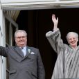 La reine Margrethe et le prince consort Henrik au balcon d'Amalienborg. Grand moment des célébrations du jubilé de la reine Margrethe II de Danemark : l'apparition au balcon d'Amalienborg, le midi du dimanche 15 janvier 2012, acclamée par près de 10 000 Danois.