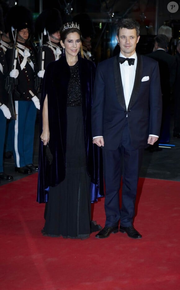 La princesse Mary et le prince Frederik de Danemark arrivent au Concert Hall de Copenhague le 14 janvier 2012. Dîner de gala à la salle de concert de Copenhague dans le cadre du jubilé des 40 ans de règne de la reine Margrethe II, samedi 14 janvier 2012. 1500 convives de marque étaient invités.