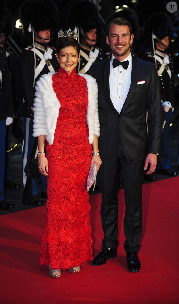 La comtesse Alexandra de Frederiksborg, ex-épouse du prince Joachim et mère de ses deux fils aînés, était présente à Copenhague pour le jubilé de la reine, avec son mari en secondes noces Martin Jorgensen. Dîner de gala à la salle de concert de Copenhague dans le cadre du jubilé des 40 ans de règne de la reine Margrethe II, samedi 14 janvier 2012. 1500 convives de marque étaient invités.