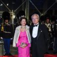 La reine Silvia et le roi Carl XVI Gustaf de Suède. Dîner de gala à la salle de concert de Copenhague dans le cadre du jubilé des 40 ans de règne de la reine Margrethe II, samedi 14 janvier 2012. 1500 convives de marque étaient invités.