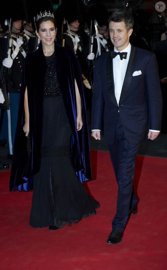 La princesse Mary et le prince Frederik de Danemark arrivent au Concert Hall de Copenhague le 14 janvier 2012. Dîner de gala à la salle de concert de Copenhague dans le cadre du jubilé des 40 ans de règne de la reine Margrethe II, samedi 14 janvier 2012. 1500 convives de marque étaient invités.
