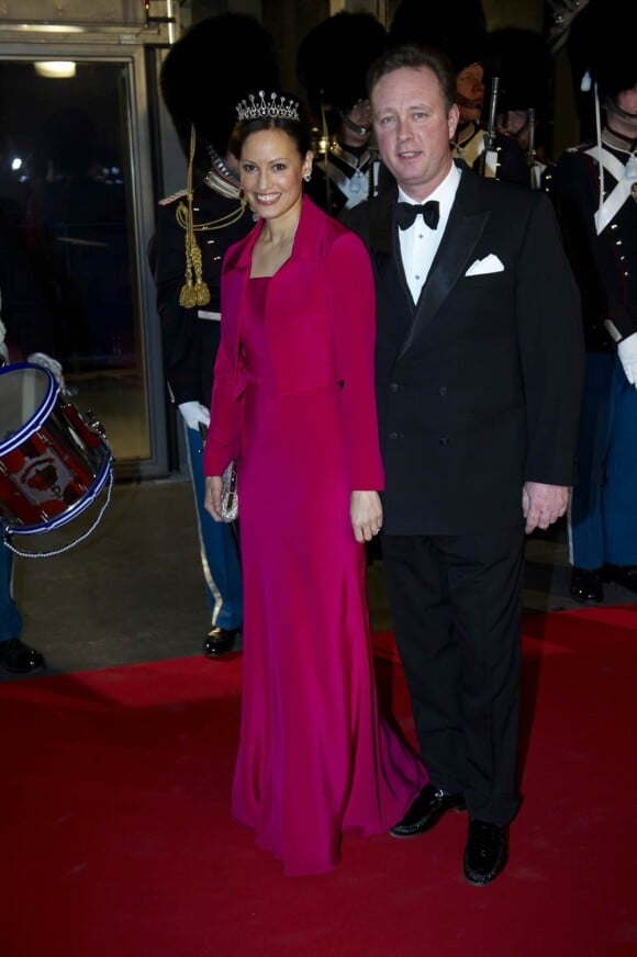 Gustav de Sayn-Wittgenstein-Berleburg et son épouse CArina Axelsson. Dîner de gala à la salle de concert de Copenhague dans le cadre du jubilé des 40 ans de règne de la reine Margrethe II, samedi 14 janvier 2012. 1500 convives de marque étaient invités.