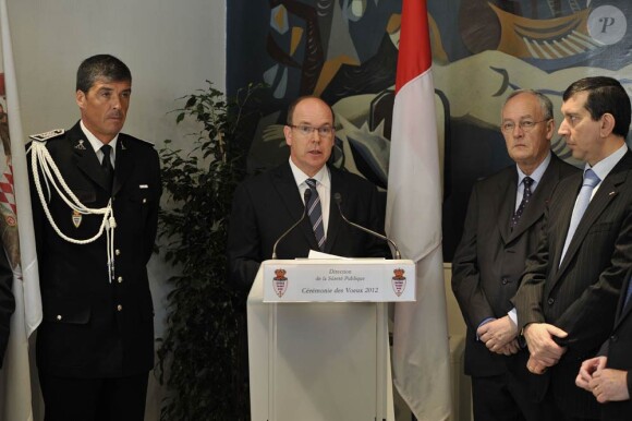 Le prince Albert II de Monaco lors des voeux du Directeur de la Sûreté Publique monégasque, André Muhlberger, à Monaco le 16 janvier 2012.