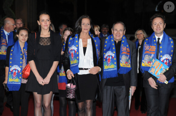 La princesse Stéphanie de Monaco, sa fille Pauline Ducruet, Robert Hossein et Stéphane Bern lors du 36e Festival International du cirque de Monte-Carlo à Monaco le 21 janvier 2012