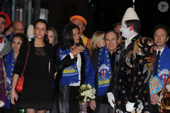 La princesse Stéphanie de Monaco, sa fille Pauline Ducruet, Robert Hossein et Stéphane Bern lors du 36e Festival International du cirque de Monte-Carlo à Monaco le 21 janvier 2012