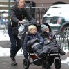 Naomi Watts et ses enfants Sasha et Samuel à New York en promenade le 22 janvier 2012