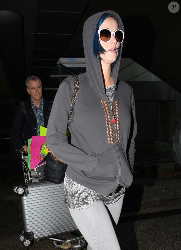 Katy Perry à l'aéroport de Los Angeles revient des Philippines, le 23 janvier 2012.