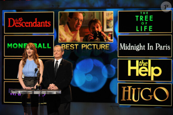 Jennifer Lawrence annonce les nominations aux Oscars le 24 janvier 2012 : on peut voir les longs métrages choisis dans la catégorie meilleur film