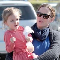 Jennifer Garner enceinte : Infatigable, Seraphina dans les bras, elle rayonne