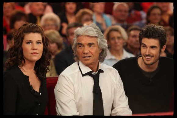 Daniel Guichard en famille lors de l'enregistrement de l'émission Vivement Dimanche, diffusée dimanche 29 janvier 2012 sur France 2