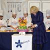 Camilla Parker Bowles a coupé un gâteau pour donner le coup d'envoi, mercredi 25 janvier, de la compétition scolaire nationale Cook for the Queen en vue du jubilé de diamant de la reine Elizabeth II. Verdict sur les tables du banquet à Buckingham en juin 2012.