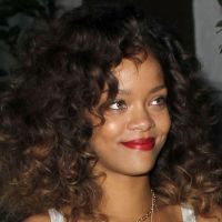 Rihanna se fait un nouveau tatouage, affole la Toile et éclate des records