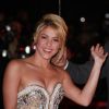 Shakira sur le tapis rouge des 13e NRJ Music Awards, le 28 janvier 2012 à Cannes. Malgré une météo peu clémente et quelques gouttes, les invitées de l'événement ont offert un spectaculaire défilé.