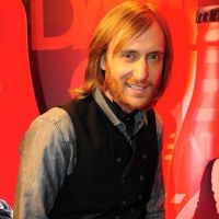 David Guetta, entre deux bisous avec Cathy, a dévoilé à Cannes sa Club Coke