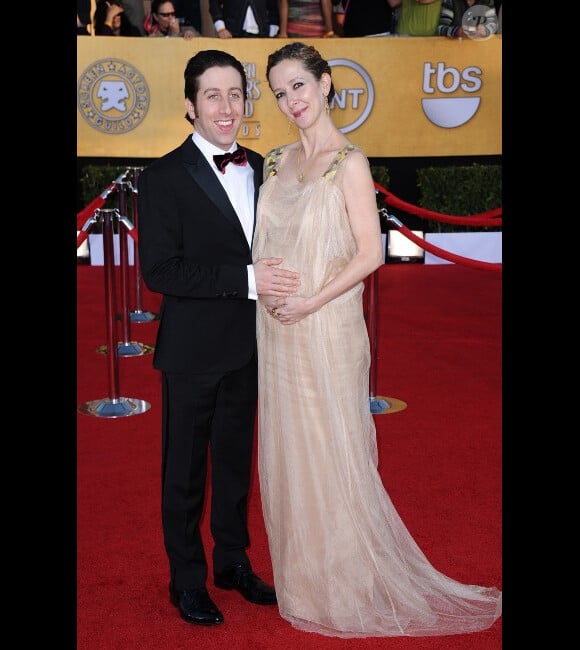 Simon Helberg et sa femme enceinte Jocelyn lors des Screen Actors Guild Awards à Los Angeles le 29 janvier 2012