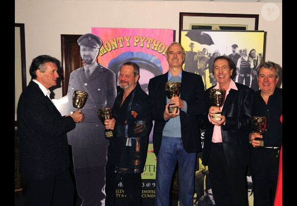 Les 5 Monty Python en 2009 à New York pour la projection d'un  documentaire sur leur formation : Terry Gilliam, Michael Palin, Eric  Idle, John Cleese et Terry Jones