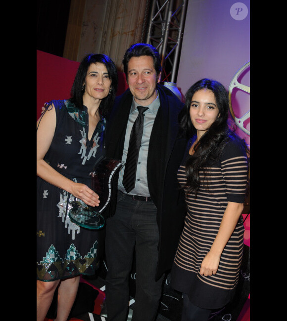 Hiam Abbas, Laurent Gerra et Hafsia Herzi lors de la remise des prix Henri-Langlois des rencontres internationales du cinéma de Vincennes le 30 janvier 2012