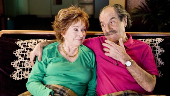 Le couple Huguette et Raymond est interprété par Marion Game et Gérard Hernandez dans Scènes de Ménages sur M6.