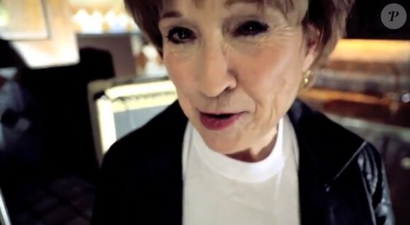 Marion Game dans le clip de l'opération I Love my grand'mère, janvier 2012.