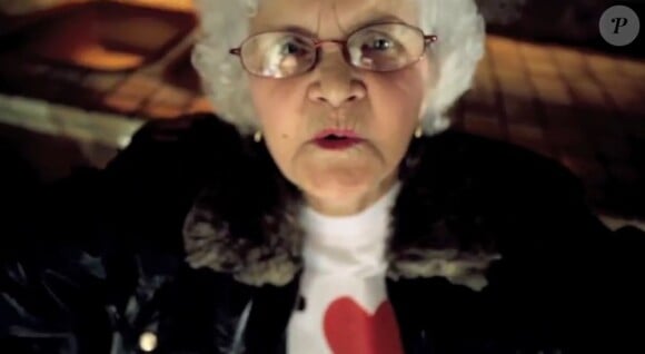Lucienne dans le clip de l'opération I Love my grand'mère, janvier 2012.