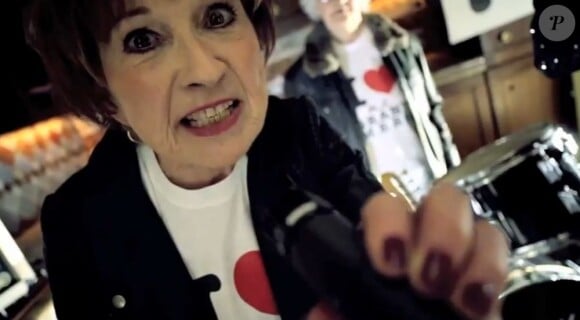 Marion Game et Lucienne dans le clip de l'opération I Love my grand'mère, janvier 2012.
