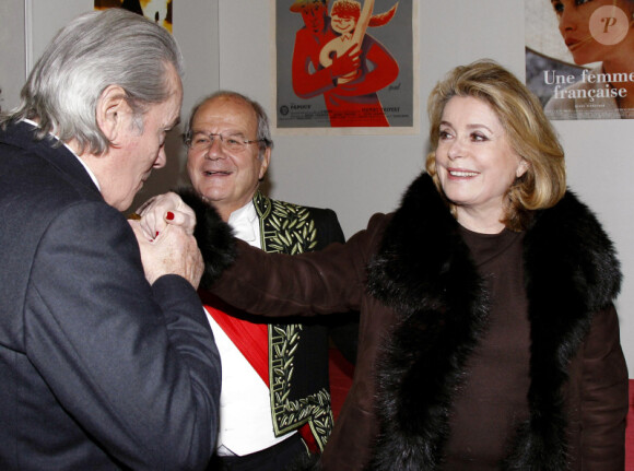 L'installation du cinéaste et producteur Régis Wargnier, 63 ans, mercredi 1er février 2012 à l'Académie des Beaux-Arts. Sur la photo : Alain Delon et Catherine Deneuve