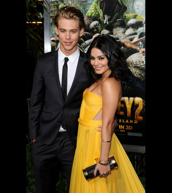 Austin Butler et Vanessa Hudgens lors de l'avant-première du film Voyage au centre de la Terre  2 à Los Angeles le 2 février 2012