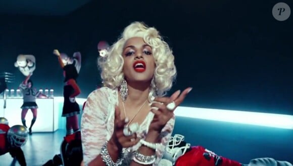 Image extraite du clip Give Me All You Luvin' de Madonna avec M.I.A, février 2012.