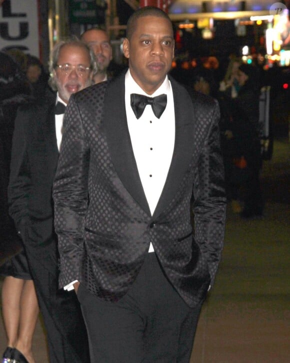 Jay-Z devant le Carnegie Hall après son concert à New York, le 6 février 2012.