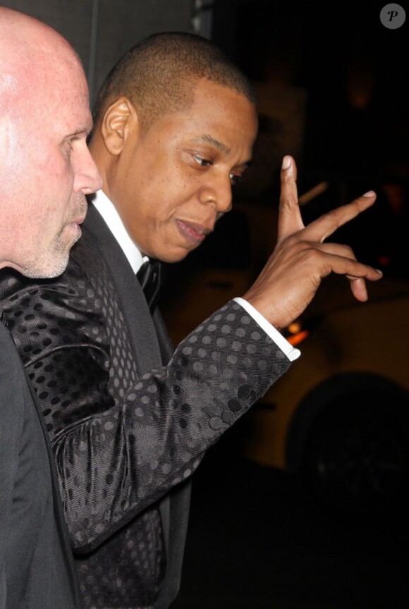 Jay-Z sort du Carnegie Hall après son concert à New York, le 6 février 2012.