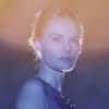 Kate Bosworth rêveuse dans la nouvelle campagne Vanessa Bruno printemps/été 2012
