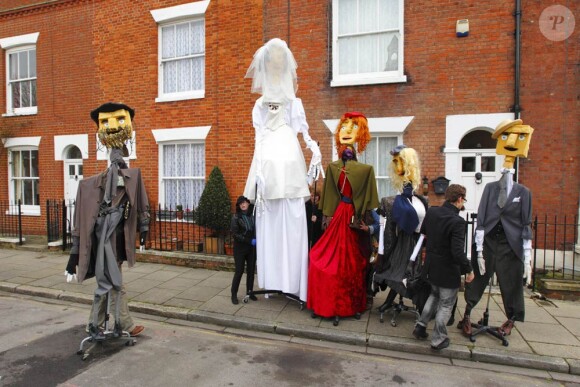 A Portsmouth, ville natale de Charles Dickens, sa mémoire a été honorée pour son bicentenaire, devant la maison de son enfance et en l'église Sainte-Mary.
Le prince Charles et Camilla Parker Bowles ont pris part le 7 février 2012 aux célébrations du bicentenaire de la naissance de Charles Dickens. A Londres, ils ont profité d'une lecture privée de l'actrice Gillian Anderson au Charles Dickens Museum, puis d'un service religieux à l'abbaye de Westminster.