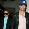 Fergie et Josh Duhamel à l'aéroport de Los Angeles prennent un vol pour une destination mystère.