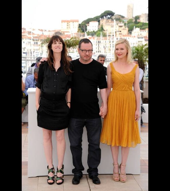 Charlotte Gainsbourg, Lars von Trier et Kirsten Dunst en mai 2011 à Cannes.