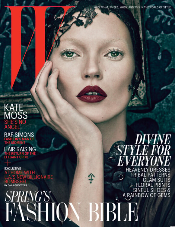 Kate Moss montre un double visage pour le magazine W.