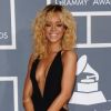 Rihanna : Envoûtée, décolletée et sensuelle lorsqu'elle arrive à la 54e cérémonie des Grammy Awards au Staples Center de Los Angeles le 12 février 2012 