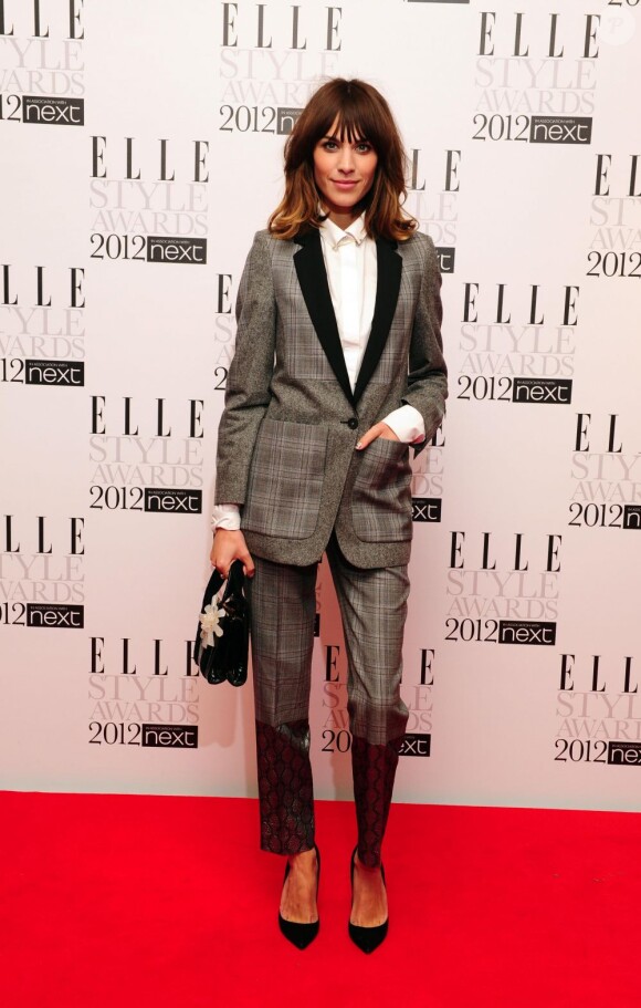Alexa Chung s'inspire de la garde-robe masculine de Stella McCartney à Londres, le 13 février 2012.