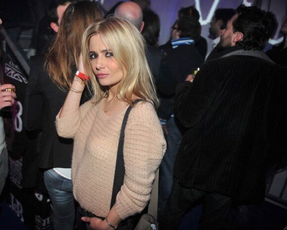 Marie Inbona de NRJ 12 lors de la folle nuit de l'éphémère Crazy Club de J&B, au coeur du Jardin des Tuileries, à Paris, le 8 février 2012. Après la Chromatic Night en 2010 et l'Excentric Night en 2011, la marque de whisky organisait une Crazy Night pleine de couleurs.