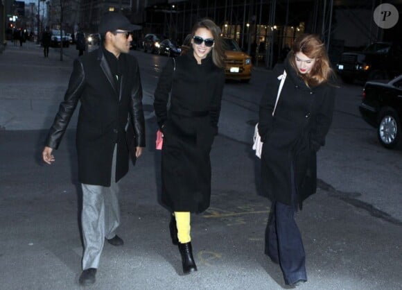 Jessica Alba entourée d'amis à New York le 14 février 2012