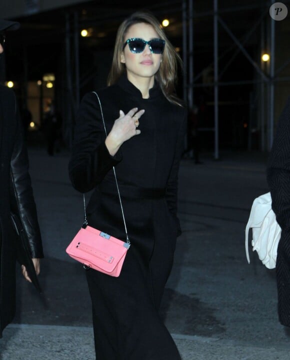 Jessica Alba heureuse à New York le 14 février 2012