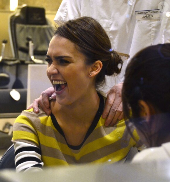 Jessica Alba à New York le 14 février 2012 s'est offert une séance manucure et un massage tonique avec ses amies