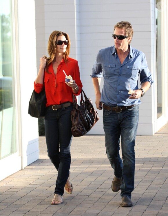 Cindy Crawford et son mari Rande Geber se la coulent douce à Malibu pour la Saint-Valentin. Le 14 février 2012.