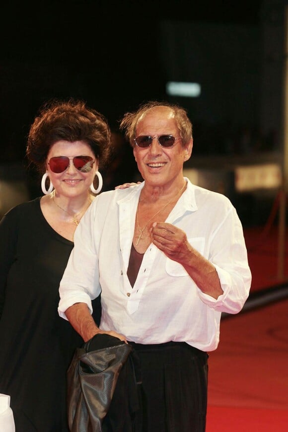 Adriano Celentano (photo : avec sa femme Claudia à la Mostra de Venise en septembre 2008), le ''mythe'' de la musique italienne, a scandalisé l'Eglise mardi 14 février 2012, en ouverture du Festival de San Remo.