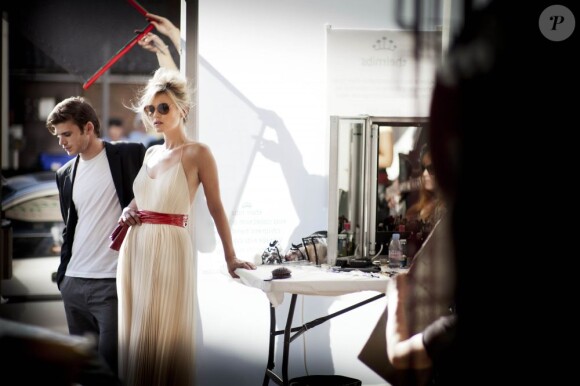 Kate Moss en plein shooting à Londres pour la campagne printemps-été 2012 de Vogue Eyewear.