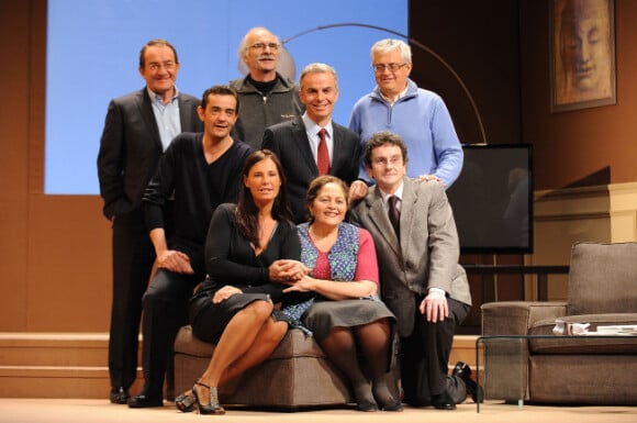 La troupe de la pièce Piège à Matignon, au théâtre du Gymnase, le 16 février 2012