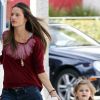 Alessandra Ambrosio dépose sa fille Anja à l'école à Santa Monica à Los Angeles le 17 février 2012 