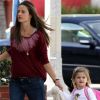 Alessandra Ambrosio dépose sa fille Anja à l'école à Santa Monica à Los Angeles le 17 février 2012 