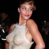 Shy'm a ébloui le public dans sa robe Franck Sorbier, aux NRJ Music Awards, le 28 janvier 2012 à Cannes